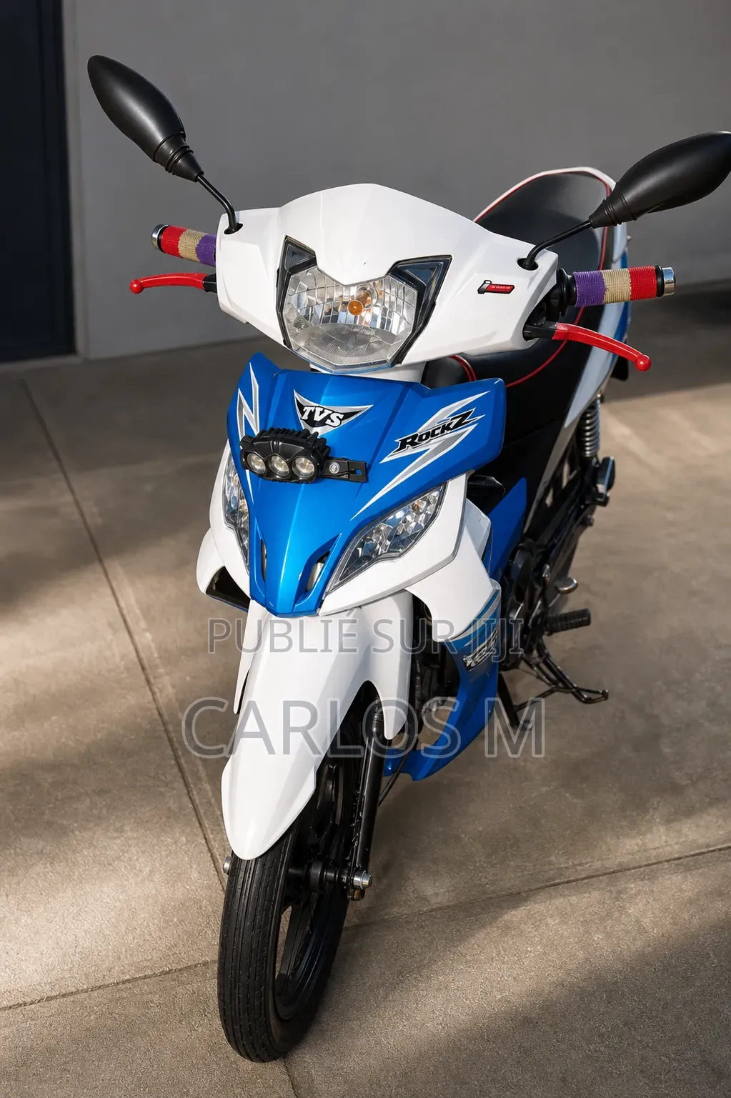 TVS Rockz 125 2023 Bleu