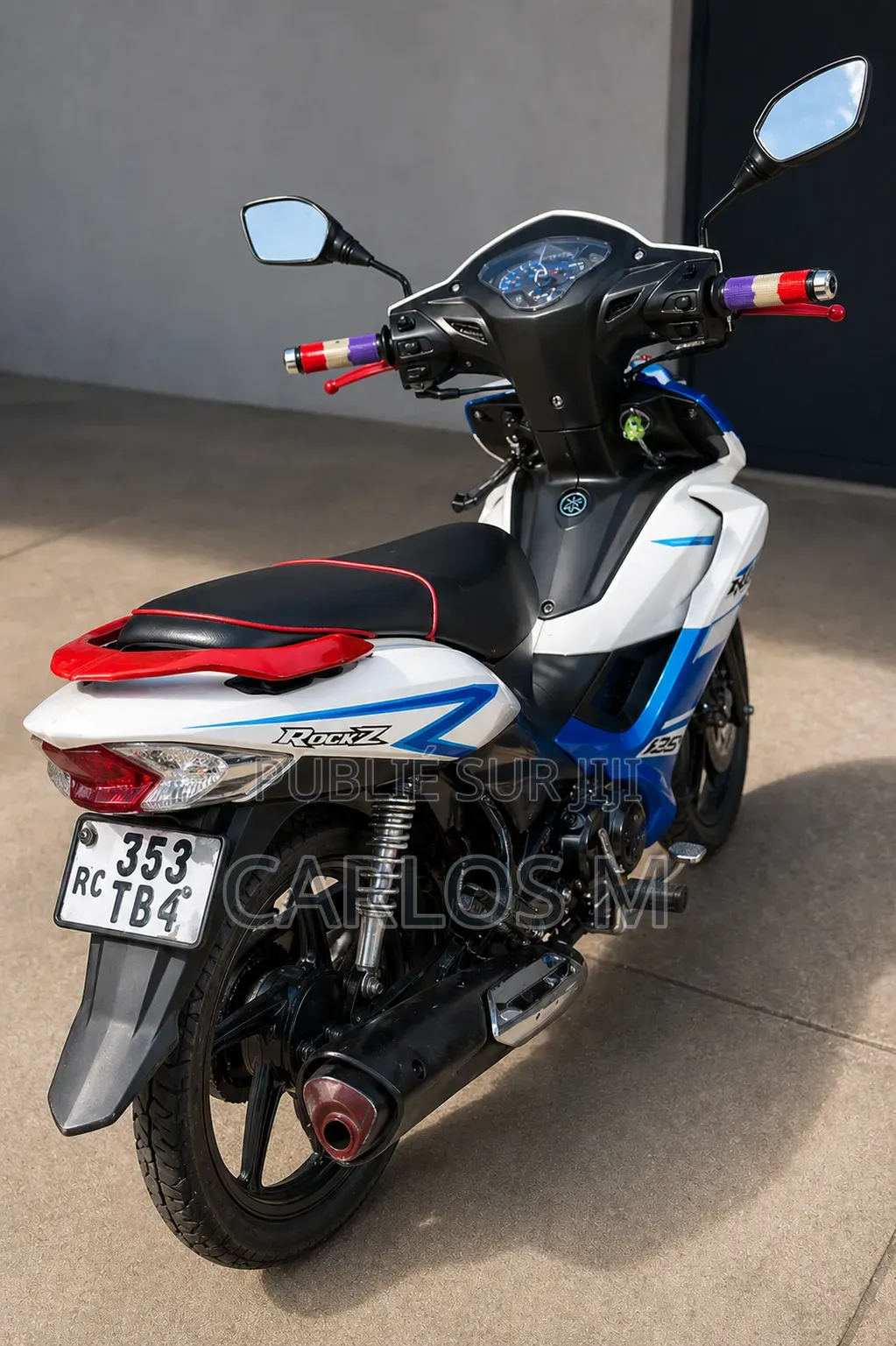 TVS Rockz 125 2023 Bleu