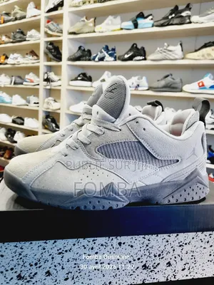 Basket Nike Air De Couleur Blanche À 35000