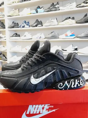 Basket Nike De Couleur Noir À 35000