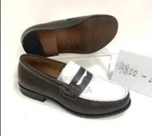 Mocassins De Différentes Couleurs À 40000