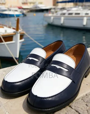 Mocassins De Différentes Couleurs À 40000