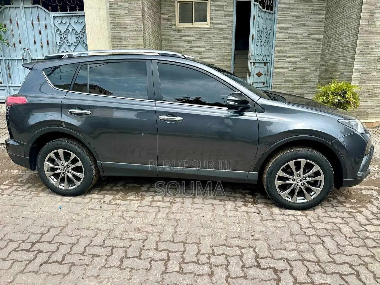 Toyota RAV4 2017 Noir Mat
