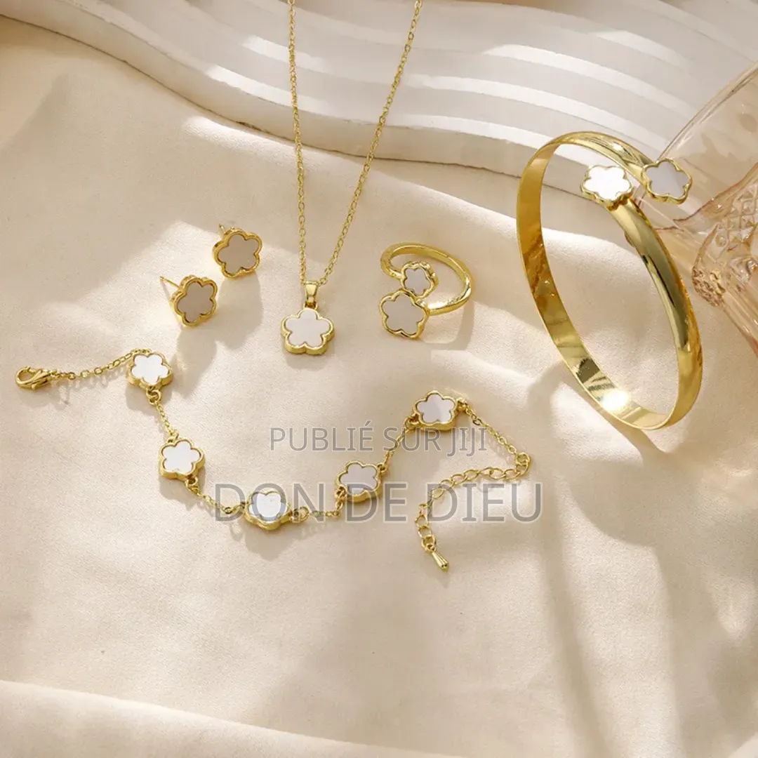 Ensemble De Bijoux