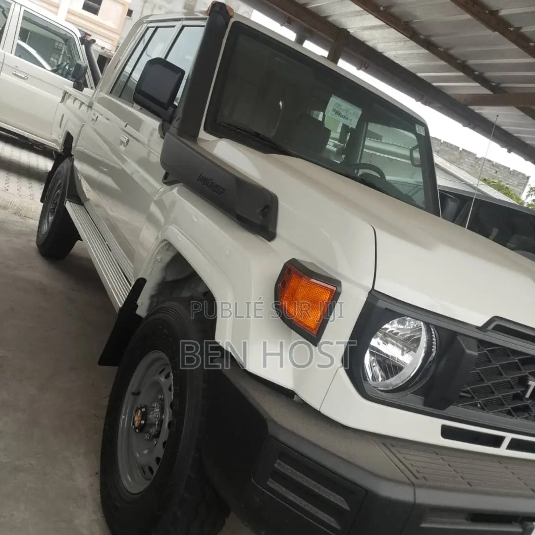 Nouveau Toyota Land Cruiser 79 Series 2025 Blanc
