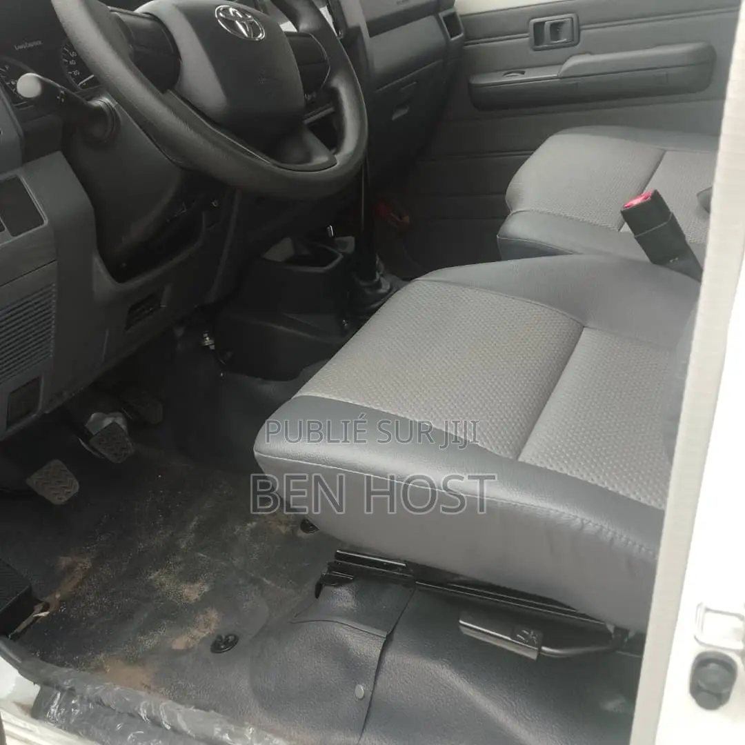 Nouveau Toyota Land Cruiser 79 Series 2025 Blanc