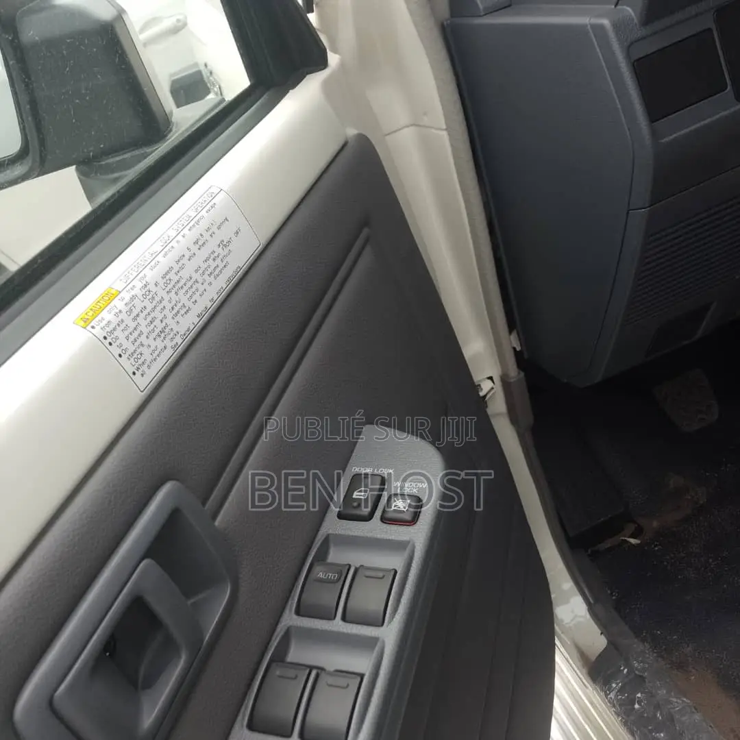 Nouveau Toyota Land Cruiser 79 Series 2025 Blanc