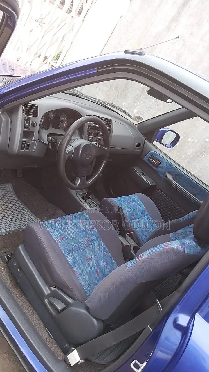 Toyota RAV4 Base 4x4 1999 Bleu