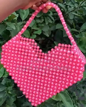 Sac en Perles Modèle Cœur