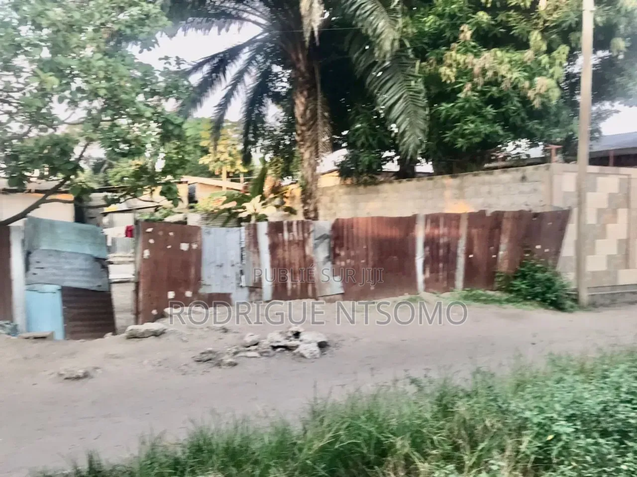Demi-Parcelle À Vendre À Nkouikou – Opportunité Rare !