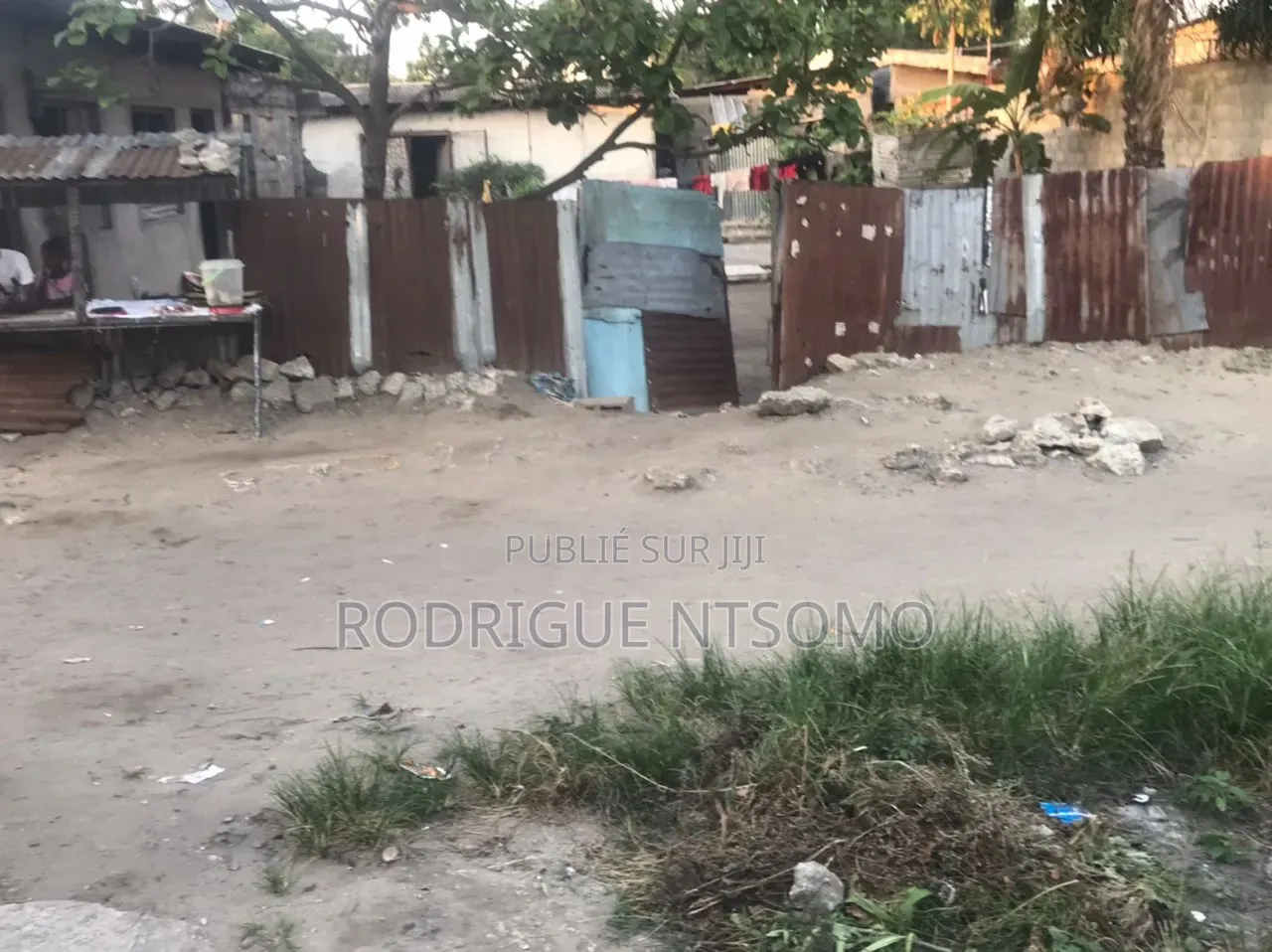 Demi-Parcelle À Vendre À Nkouikou – Opportunité Rare !