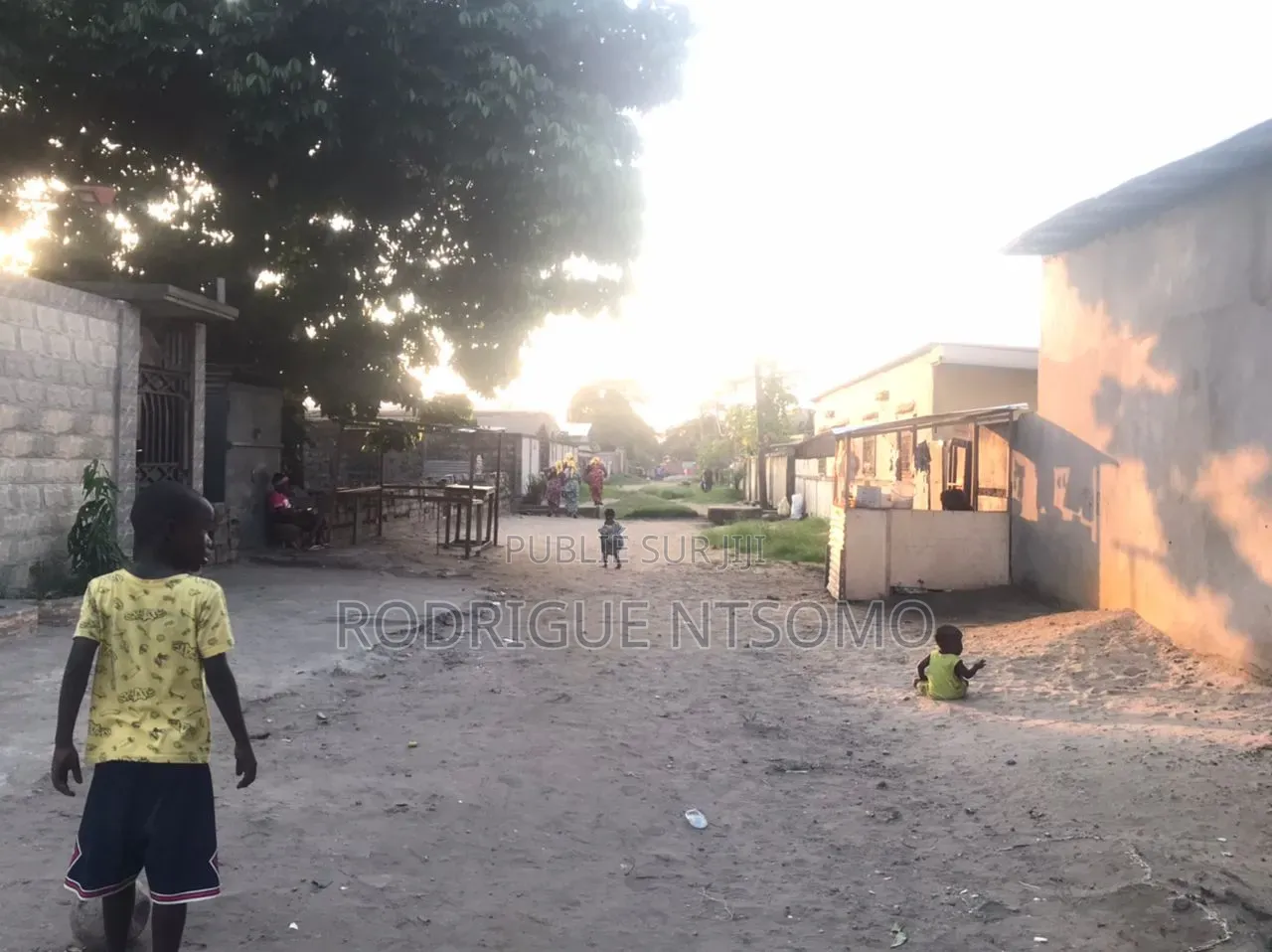 Demi-Parcelle À Vendre À Nkouikou – Opportunité Rare !