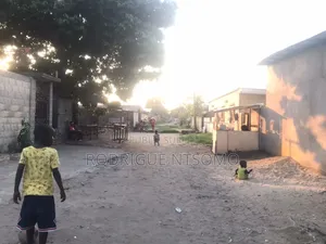 Demi-Parcelle À Vendre À Nkouikou – Opportunité Rare !