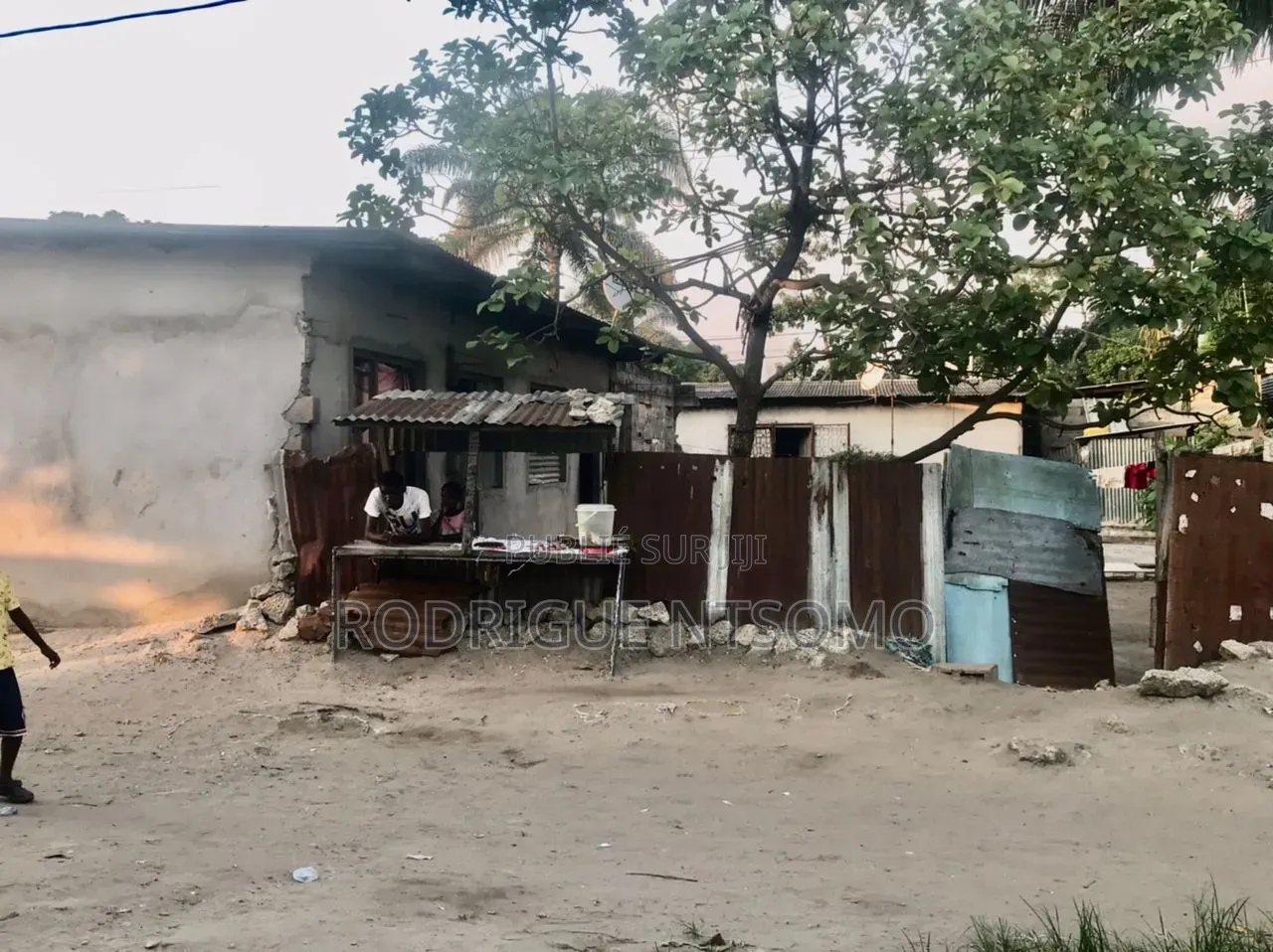 Demi-Parcelle À Vendre À Nkouikou – Opportunité Rare !