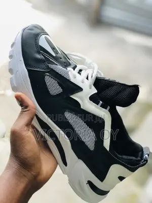 Paire De Baskets
