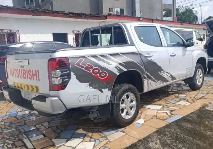 Mitsubishi Jeep 2019 Blanc