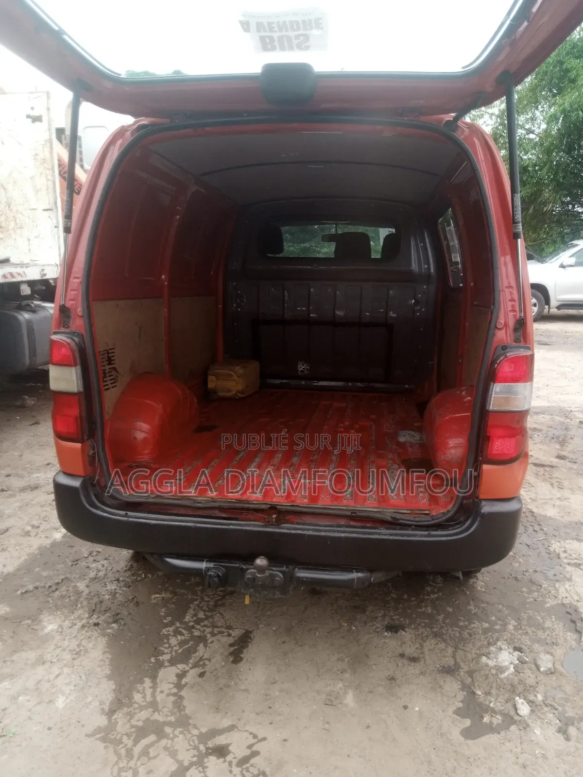 Toyota HiAce 2000 Rouge