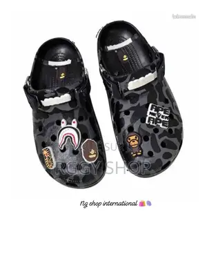 Crocs Et Nike Mind