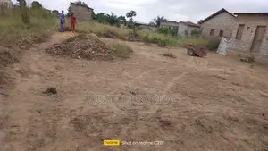 Terrain À Mengo