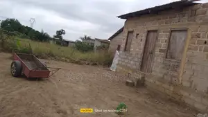 Terrain À Mengo