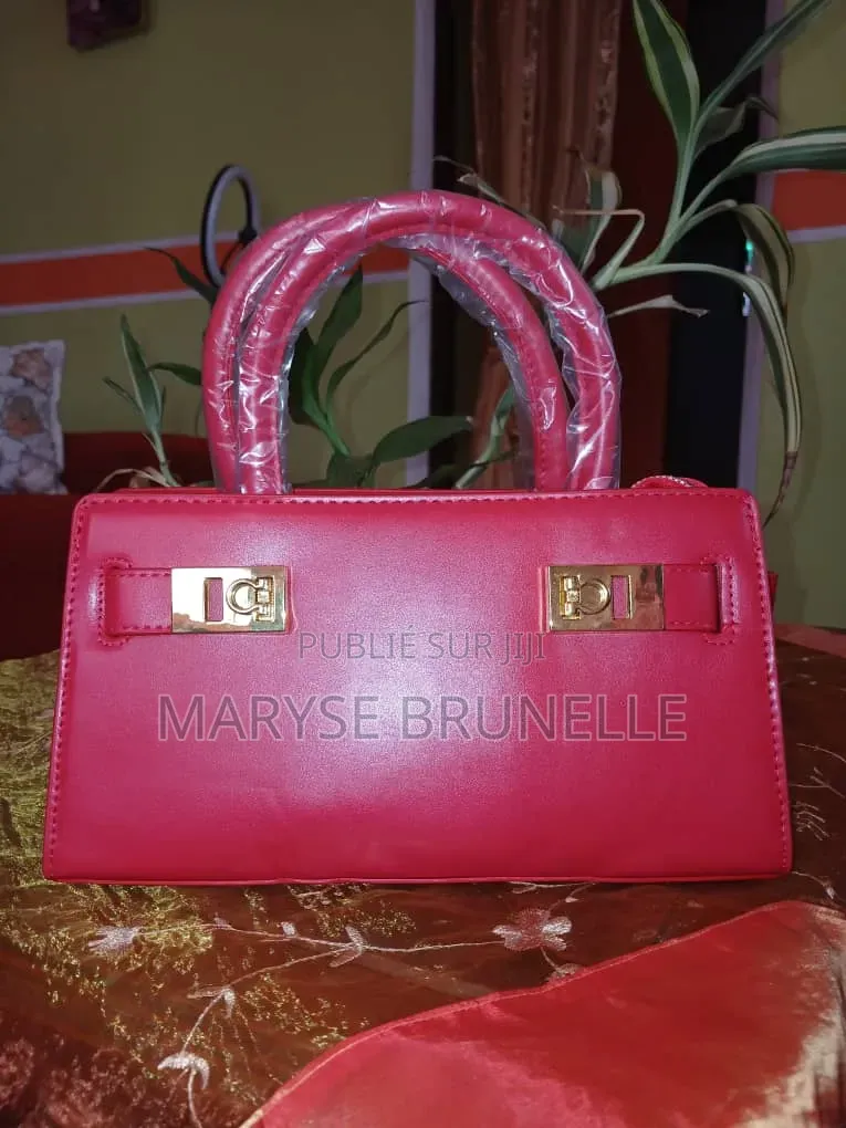 Sac À Vendre ! Disponible Dans La Vie De Pointe Noire À 6500f