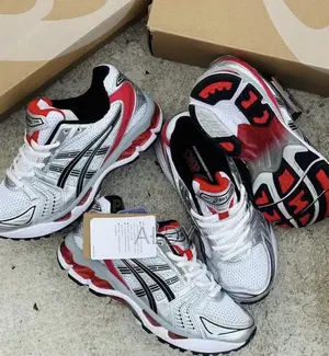 Paire De Baskets