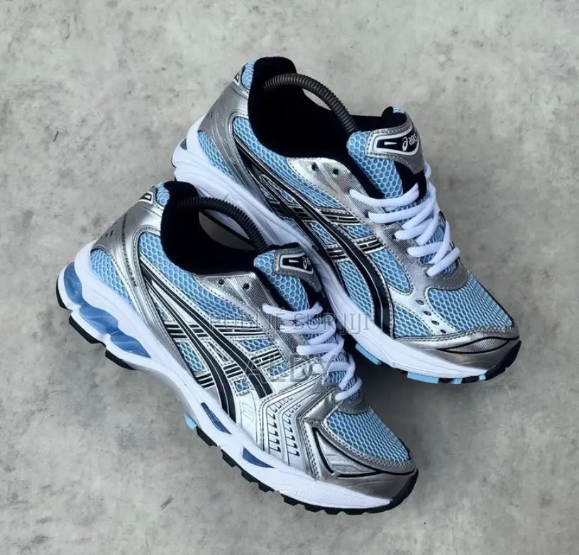 Paire De Baskets
