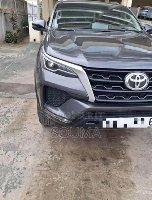 Toyota Fortuner 2023 Noir