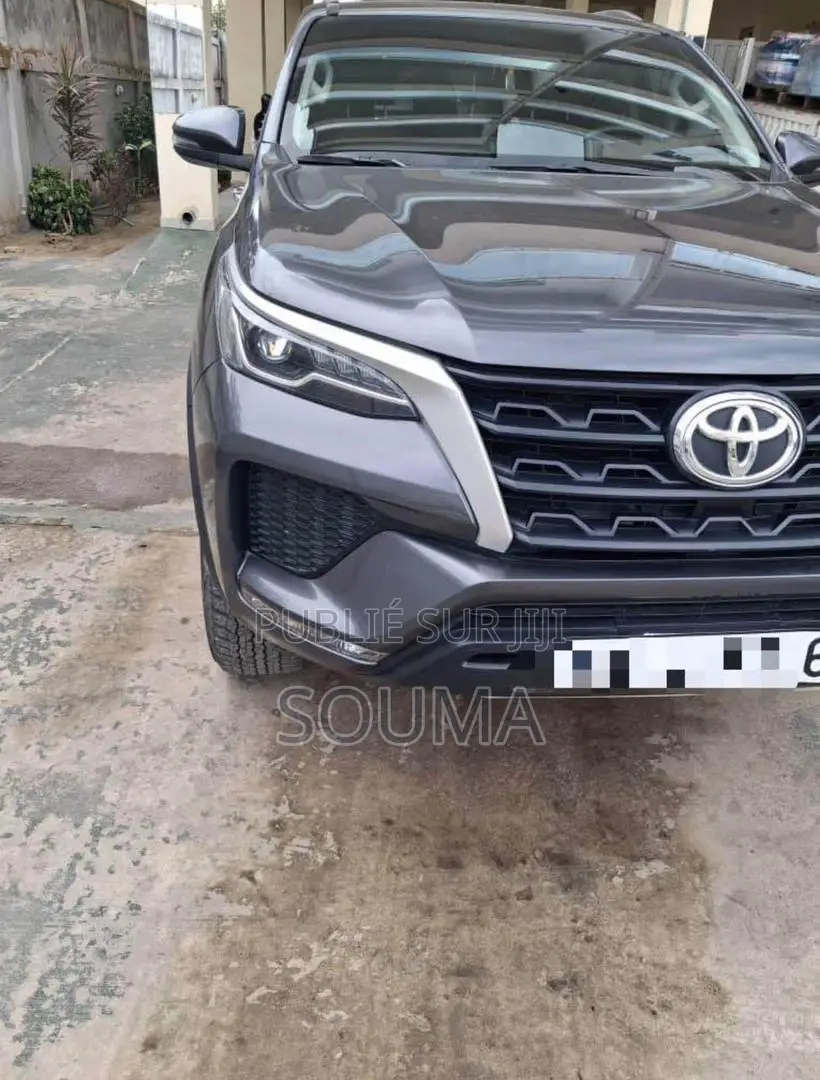 Toyota Fortuner 2023 Noir