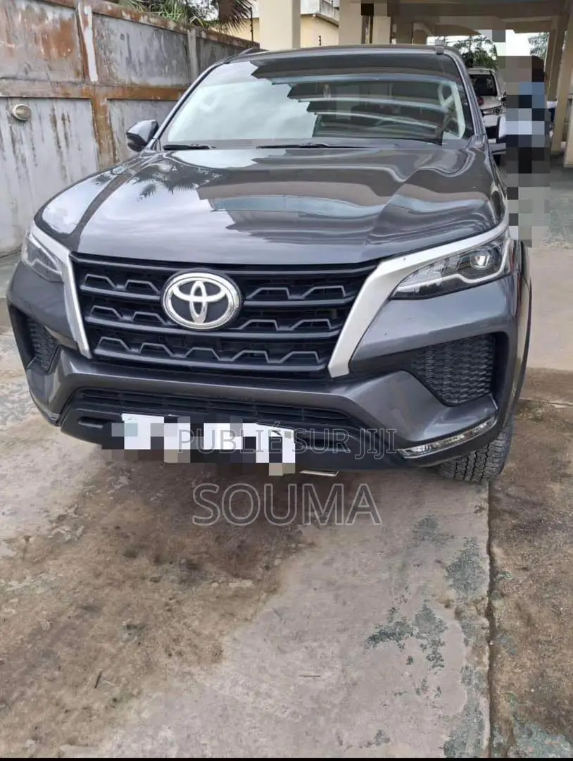 Toyota Fortuner 2023 Noir