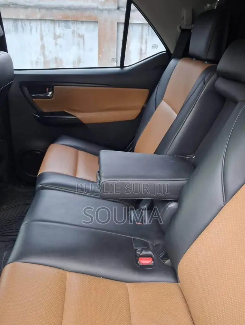 Toyota Fortuner 2023 Noir