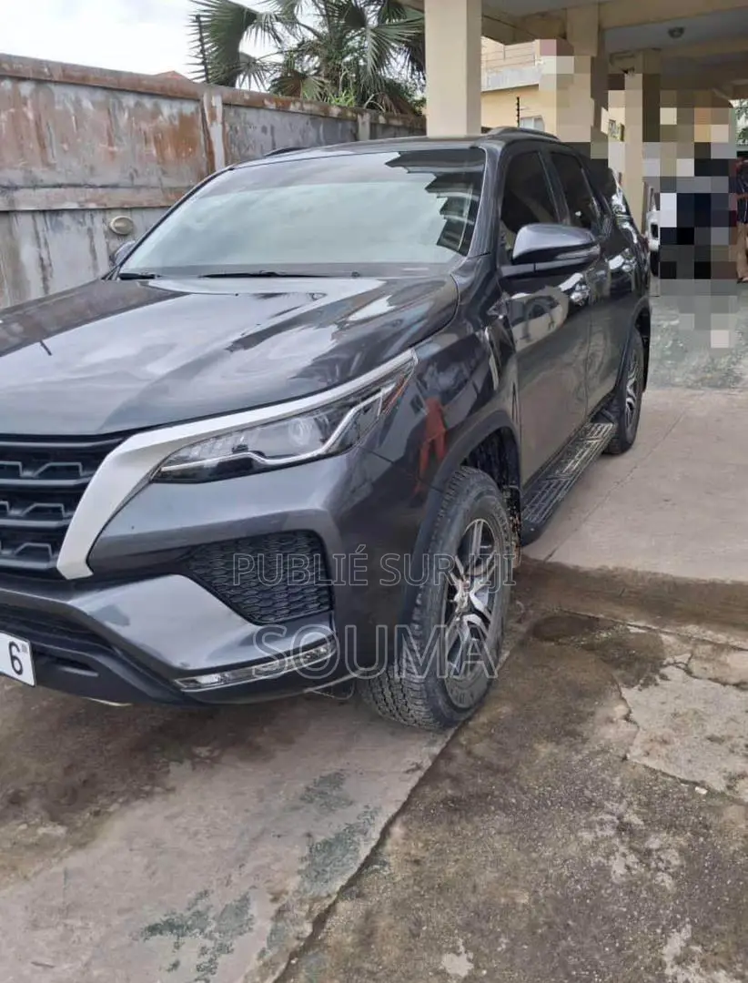 Toyota Fortuner 2023 Noir