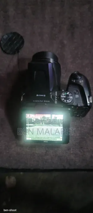 Un Appareil Photo Numérique, Marque Nikon Coolpix B500