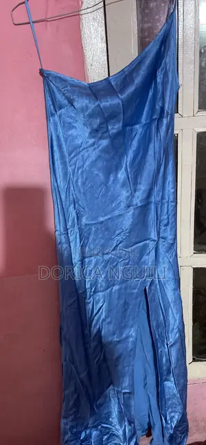 Une Très Belle Robe