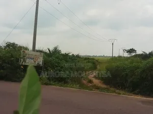Après Le Rond-Point De Yé Mais Nos Domaines Son À 400 M De Goudron