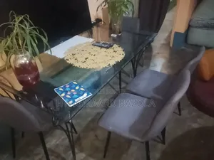 Table À Manger Moderne Avec 6 Chaises Élégante Et Confortable