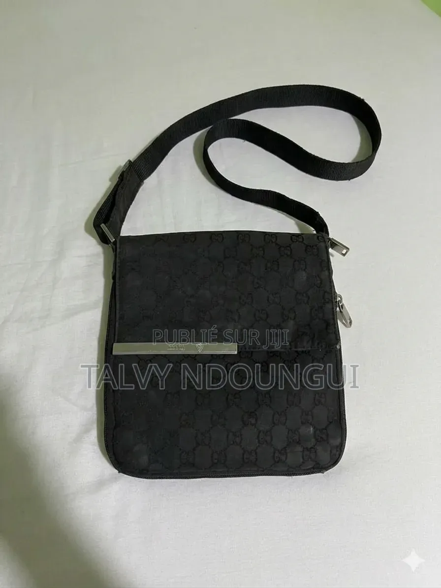 Sacoche Gucci Noire en Toile Monogrammée
