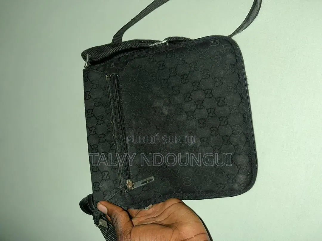 Sacoche Gucci Noire en Toile Monogrammée