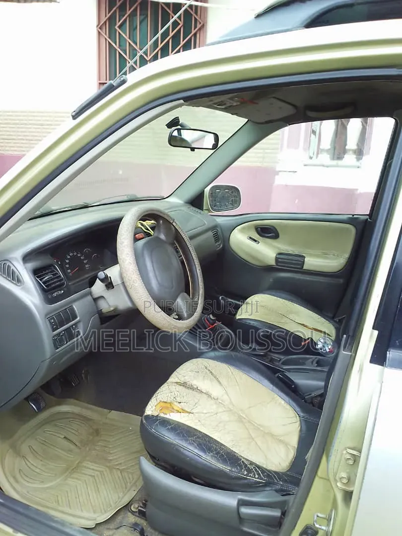 Suzuki Grand Vitara 2000 Vert