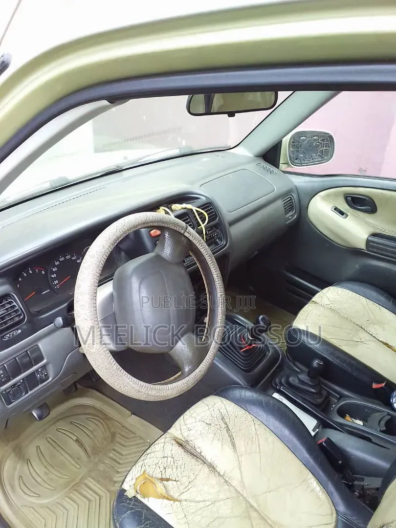 Suzuki Grand Vitara 2000 Vert