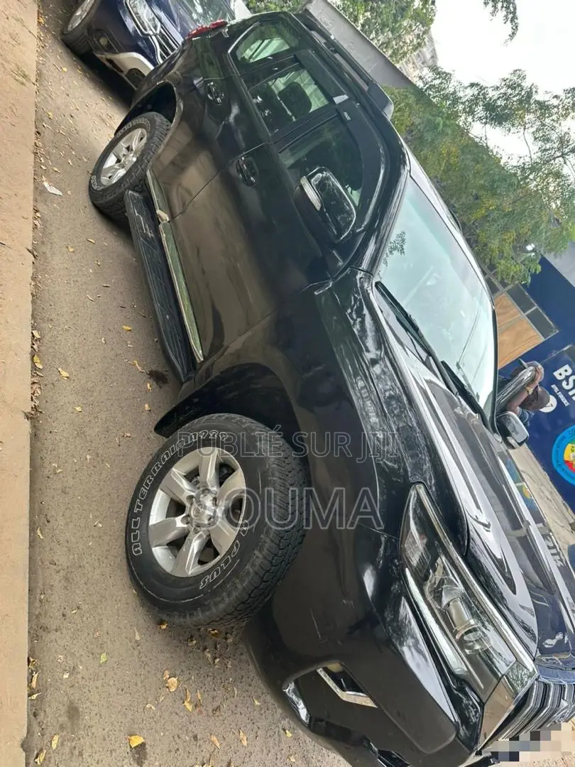 Toyota Land Cruiser Prado 2010 Noir
