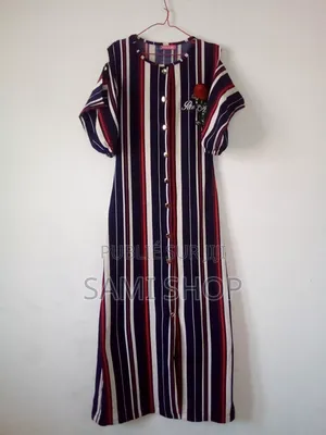 Robe Longue Rayée Chic Et Élégante