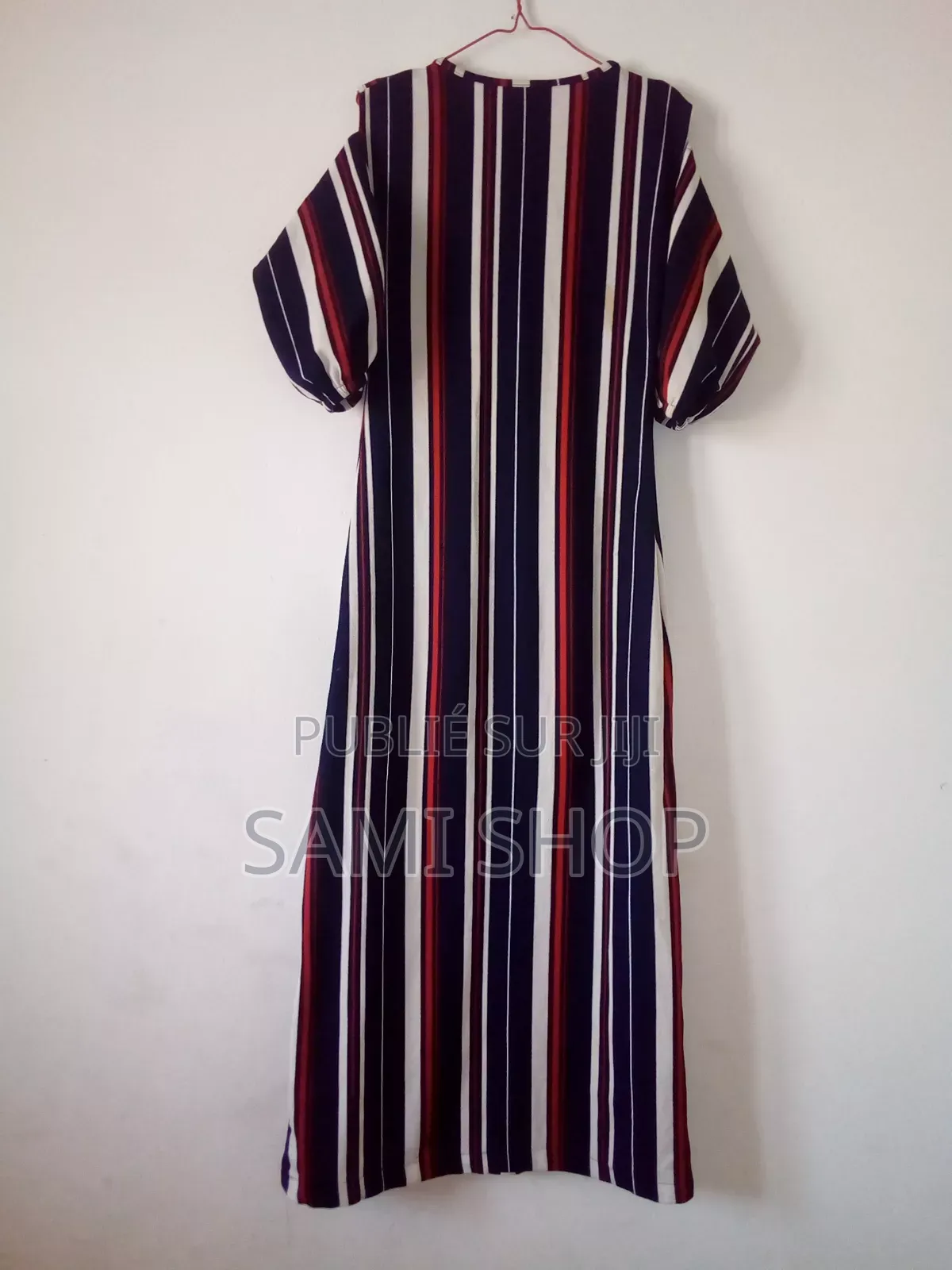 Robe Longue Rayée Chic Et Élégante