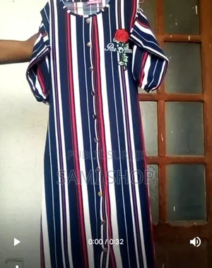Robe Longue Rayée Chic Et Élégante