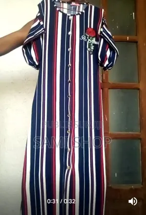 Robe Longue Rayée Chic Et Élégante