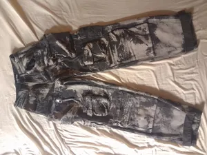 Vente d'Un Pantalon Cargo À 13 Poche