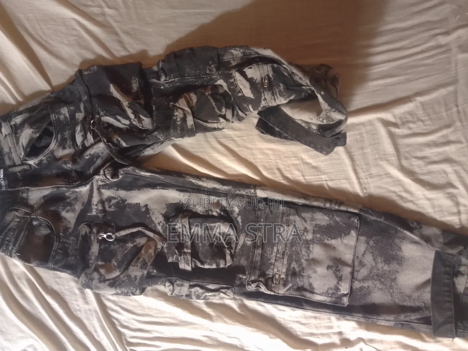 Vente d'Un Pantalon Cargo À 13 Poche