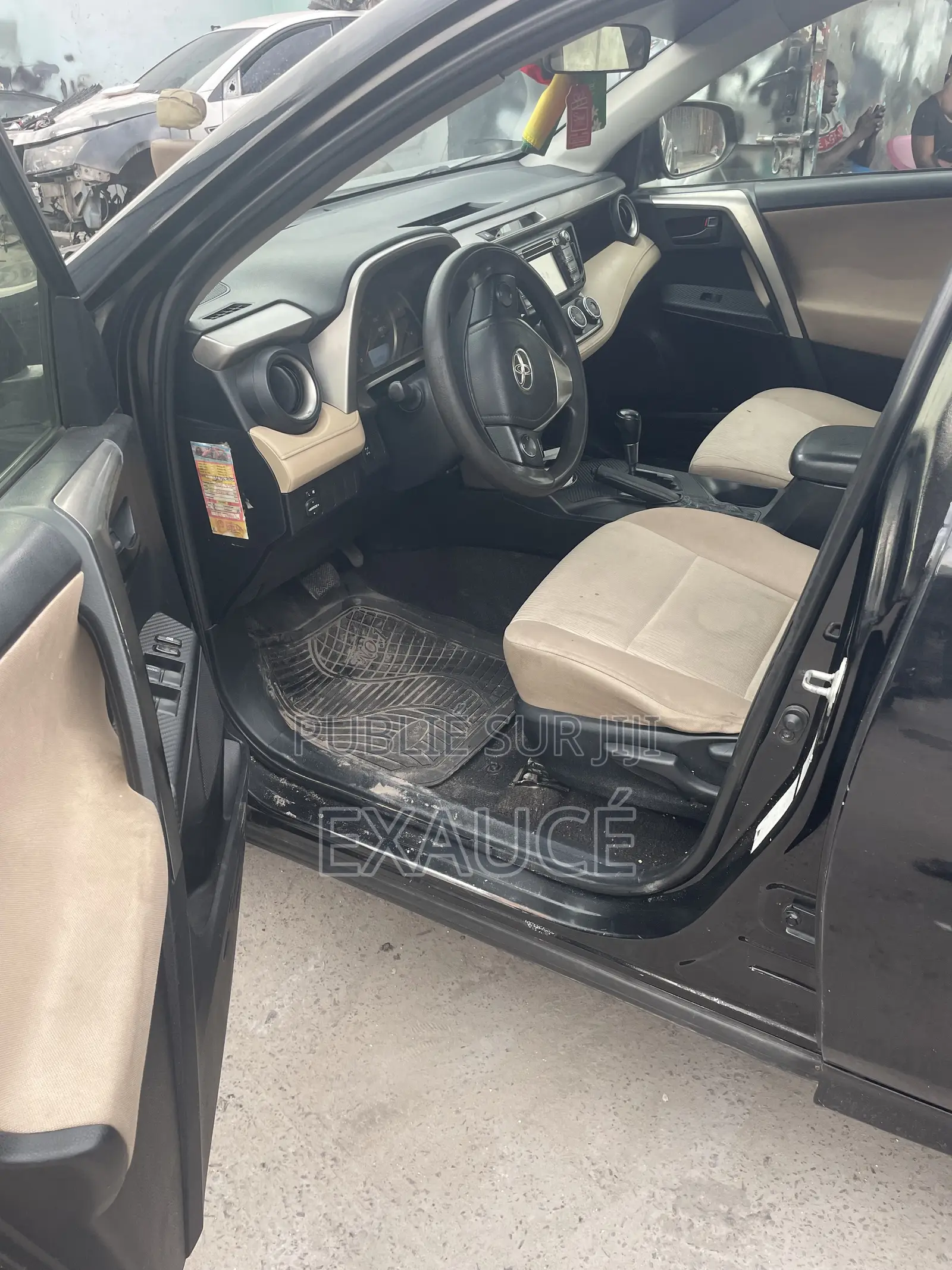 Toyota RAV4 XLE 4dr SUV (2.5L 4cyl 6A) 2015 Noir