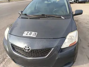 Toyota Yaris 1.3 2006 Noir Mat
