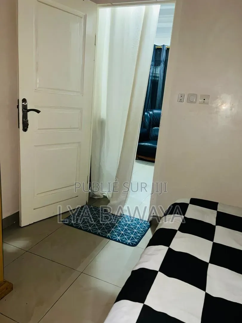 2chbre Maison de ville/terrasse dans Mpita Pnr / Aps, Lumumba à Vendre